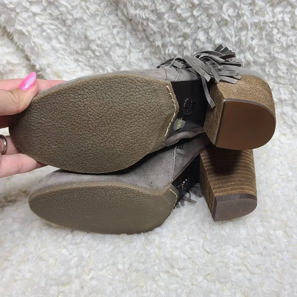 Vince Camuto Hayzee Fringed Western Inspired Ankle Boots sz 8.5‎